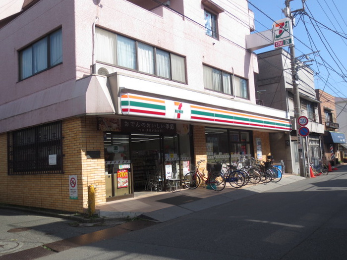 コンビニ　ファミリーマート川崎宮内三丁目店（コンビニ）まで202m