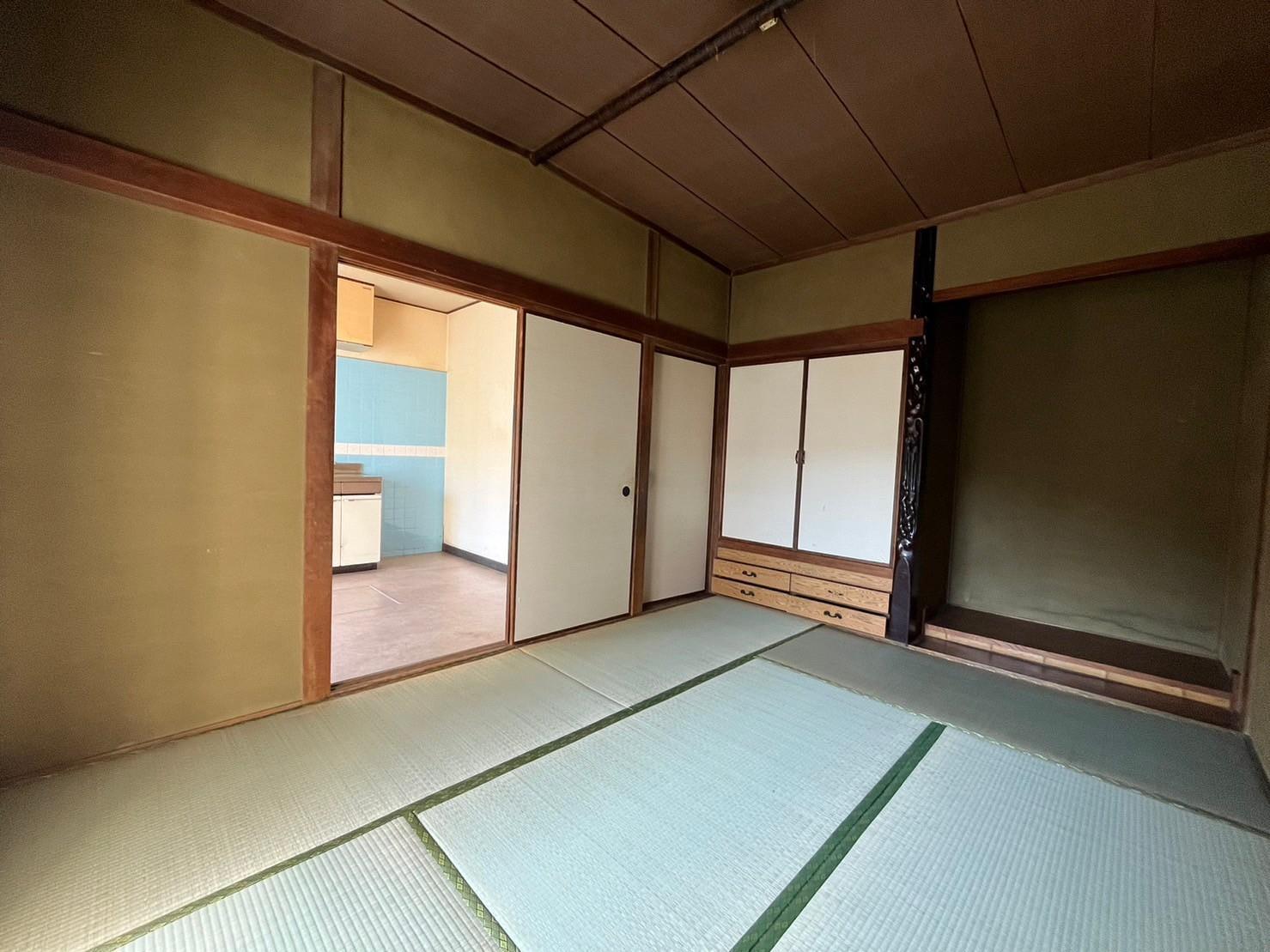 居室・リビング　DK横の1階和室6帖♪