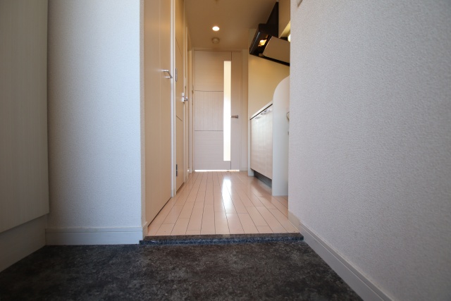 玄関　※別室の参考写真の為、現況優先です。