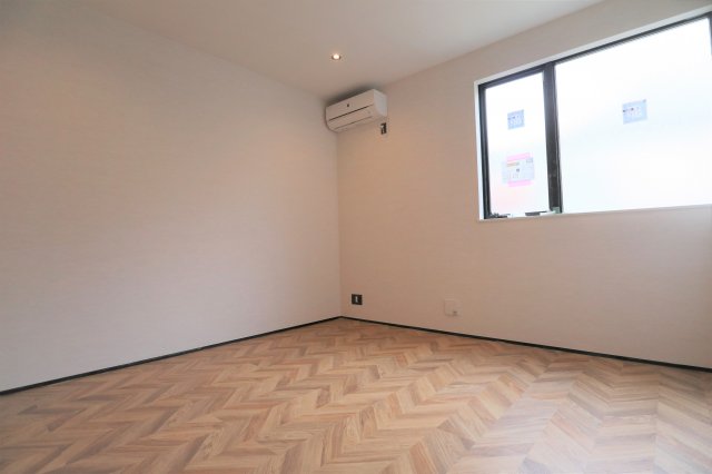 居室・リビング　参考写真（同物件別部屋）