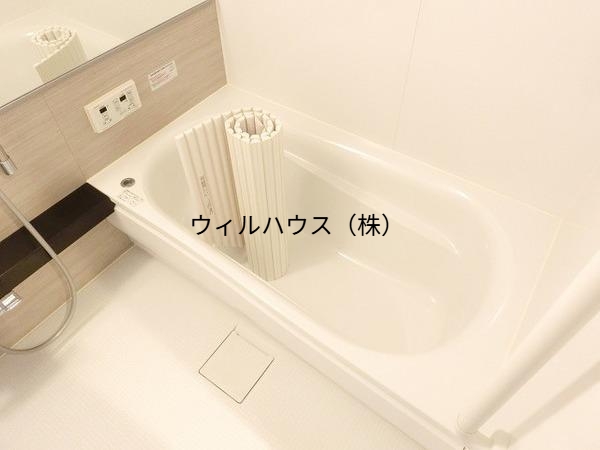 バス・シャワールーム　浴室乾燥機、追焚機能付の広々バスルーム！