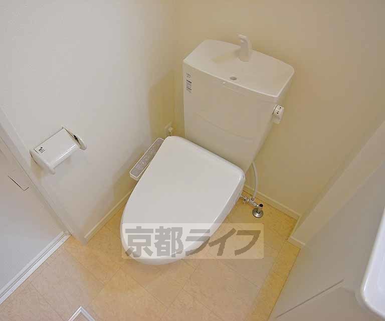 トイレ　ウォシュレット付きです。