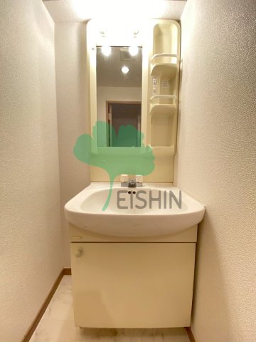 洗面設備　シンプルで使いやすい洗面台です！