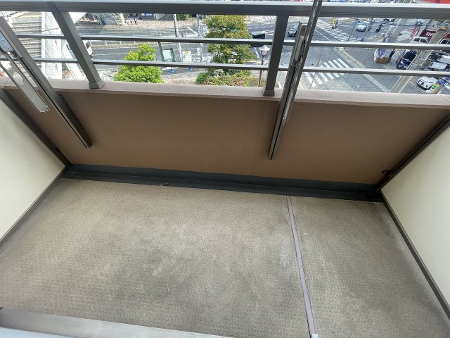 バルコニー　外からの目が気にならないバルコニーで洗濯物が干せます