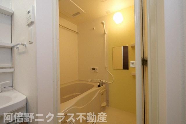 バス・シャワールーム　内装は別部屋の参考写真です。