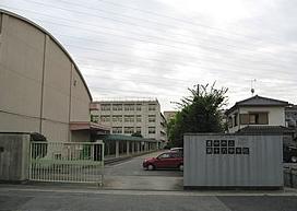 中学校　豊中市立第十六中学校（中学校）まで1109m
