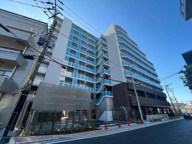 建物外観　駅から徒歩６分