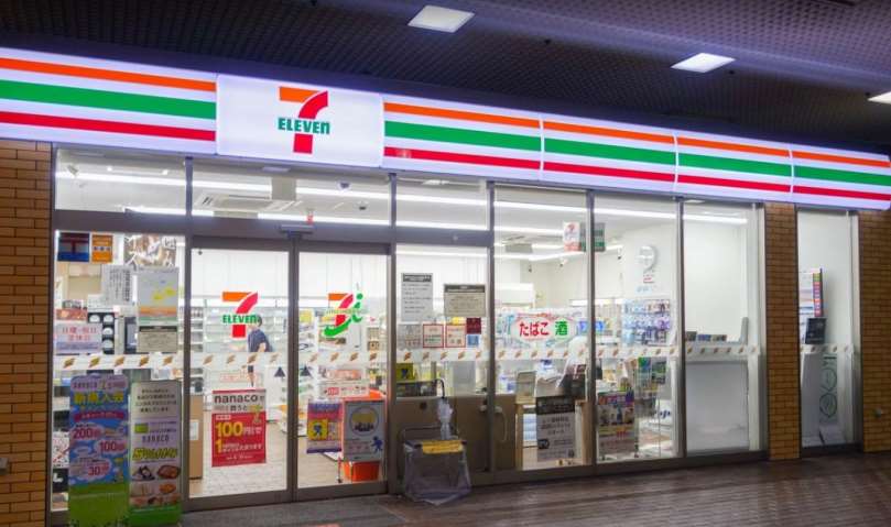 コンビニ　セブンイレブン（コンビニ）まで361m