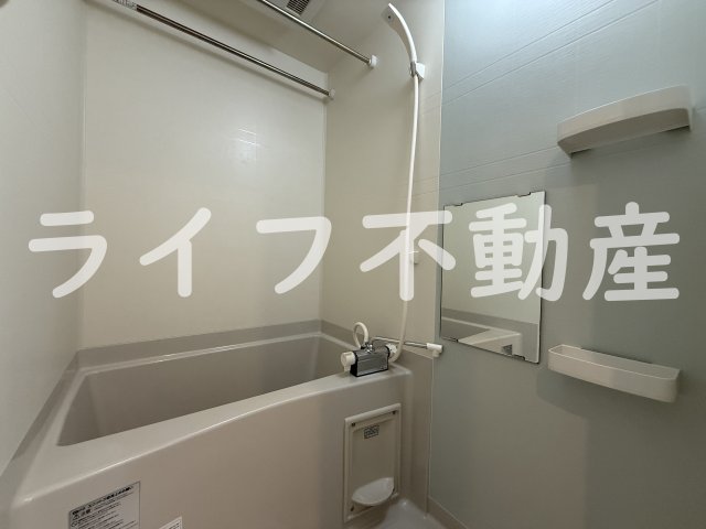 バス・シャワールーム　コンパクトで使いやすいお風呂です