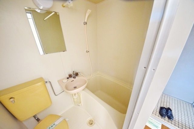 バス・シャワールーム　同物件別部屋写真