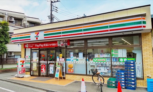 コンビニ　セブンイレブン 新宿上落合3丁目店（コンビニ）まで261m