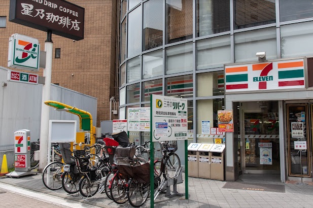 コンビニ　セブンイレブン 新宿落合駅前店（コンビニ）まで525m