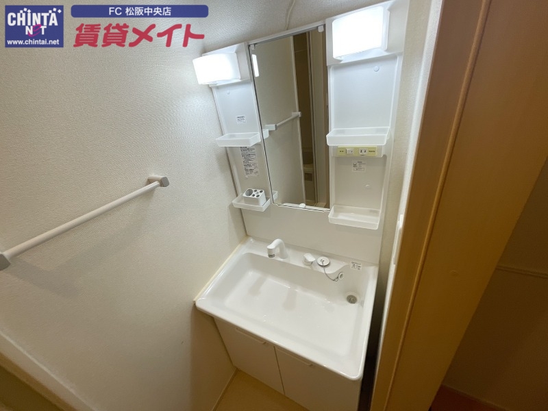 洗面設備　同型参考写真