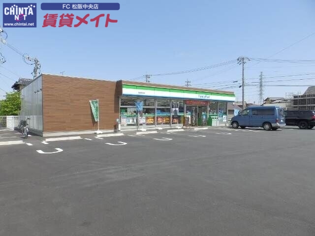 コンビニ　ファミリーマート松阪鎌田町店（コンビニ）まで632m