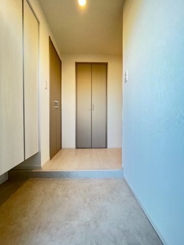 玄関　収納もある玄関です
