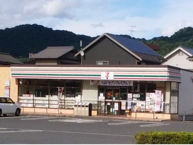 コンビニ　セブンイレブン（コンビニ）まで400m