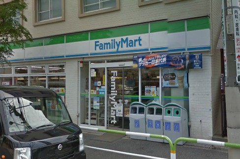 コンビニ　ファミリーマート滝野川一丁目店（コンビニ）まで84m