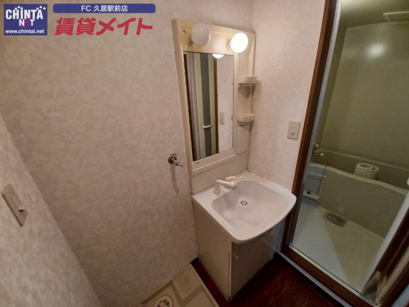 洗面設備　同型参考写真