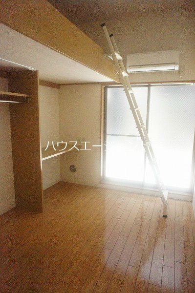 居室・リビング　６帖洋室、綺麗です。※写真は別号室です