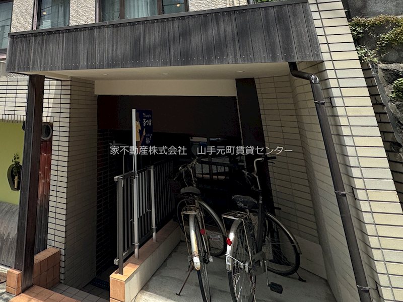 駐車場　駐輪場：空無