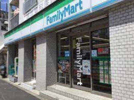 コンビニ　ファミリーマート西早稲田諏訪通り店（コンビニ）まで40m