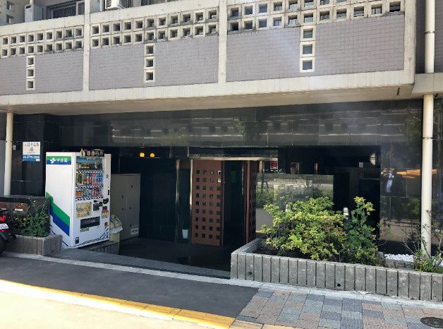 エントランス　建物の内部です