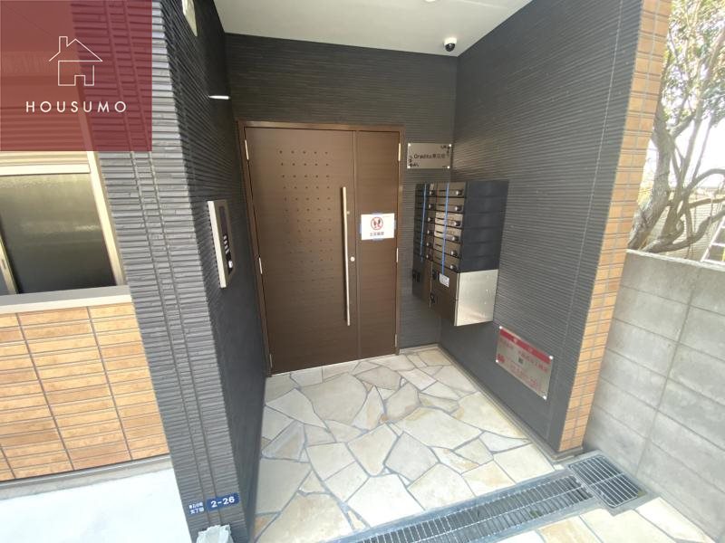 エントランス　落ち着いたエントランスです