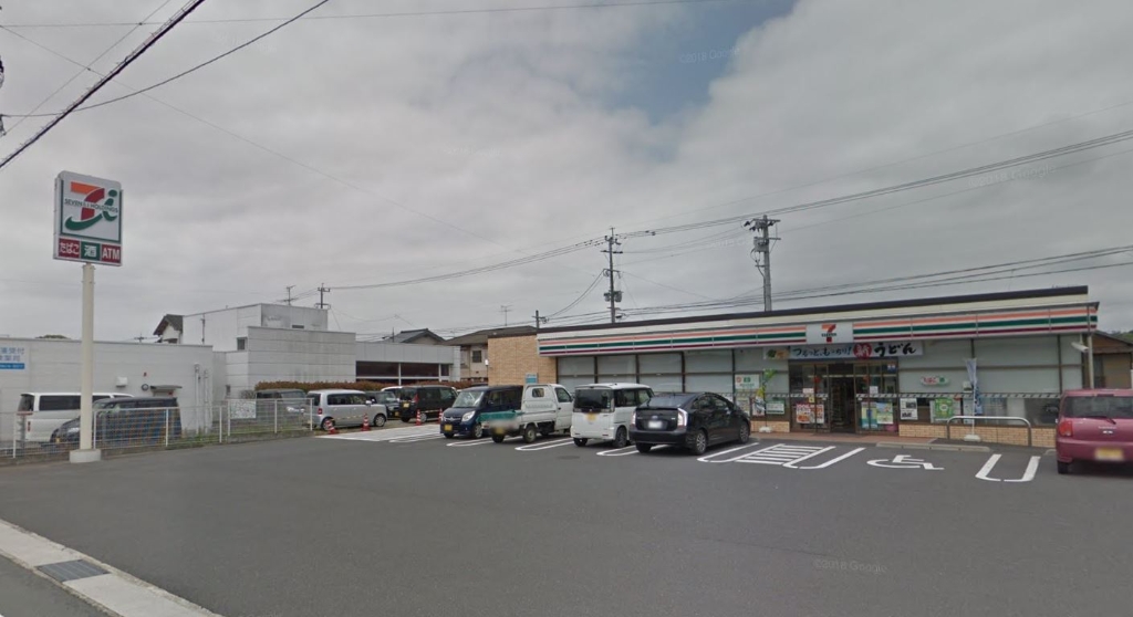 コンビニ　セブンイレブン 小竹局入口店（コンビニ）まで895m