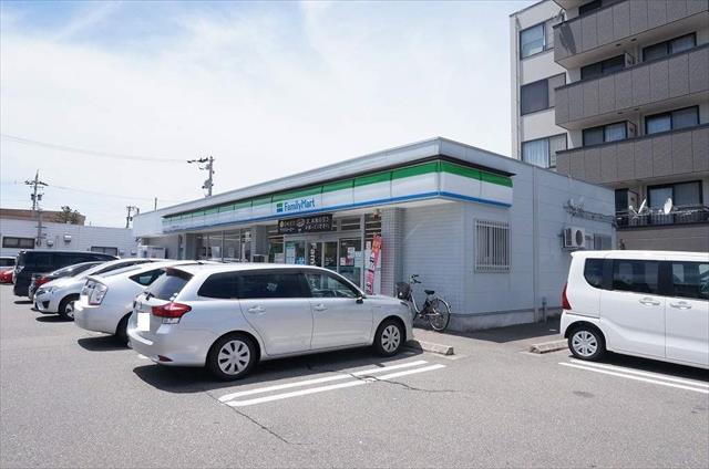コンビニ　ファミリーマート（コンビニ）まで103m