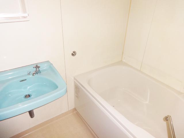 バス・シャワールーム　トイレとお風呂は別です。ゆっくりどうぞ☆