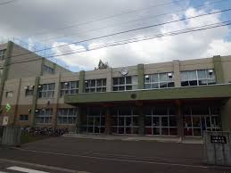 小学校　札幌市立日新小学校（小学校）まで723m