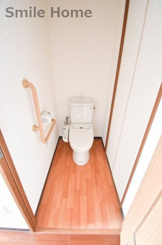 トイレ　清潔感があるトイレです。入るとホッとする、そんな空間。