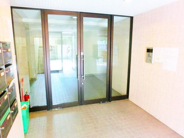 エントランス　オートロック完備
