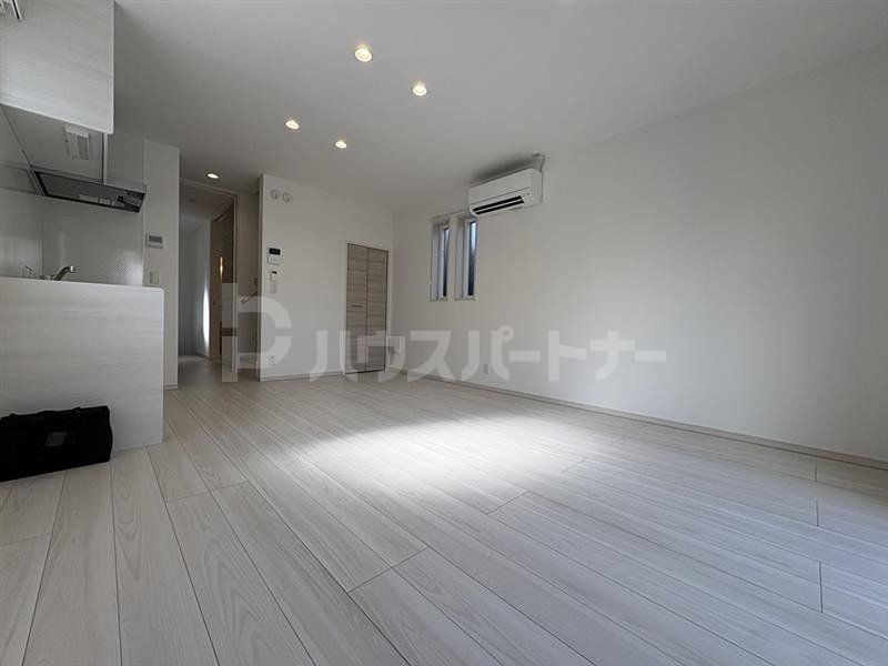 北区志茂4丁目 新築賃貸住宅の居間写真