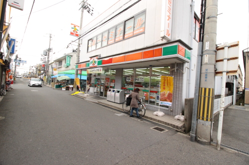コンビニ　サンクス高安駅前店（コンビニ）まで377m