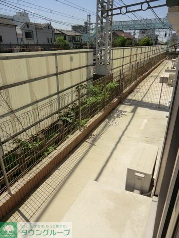 バルコニー　１階は広々テラスタイプです
