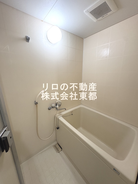 バス・シャワールーム　バスルームは浴槽付なので、ゆったり湯船につかれますね♪