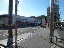コンビニ　ファミリーマート 巽中三丁目店（コンビニ）まで360m