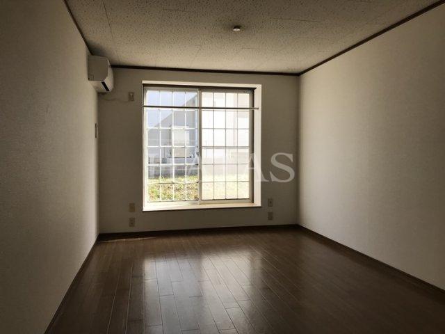 居室・リビング　同物件別部屋です。