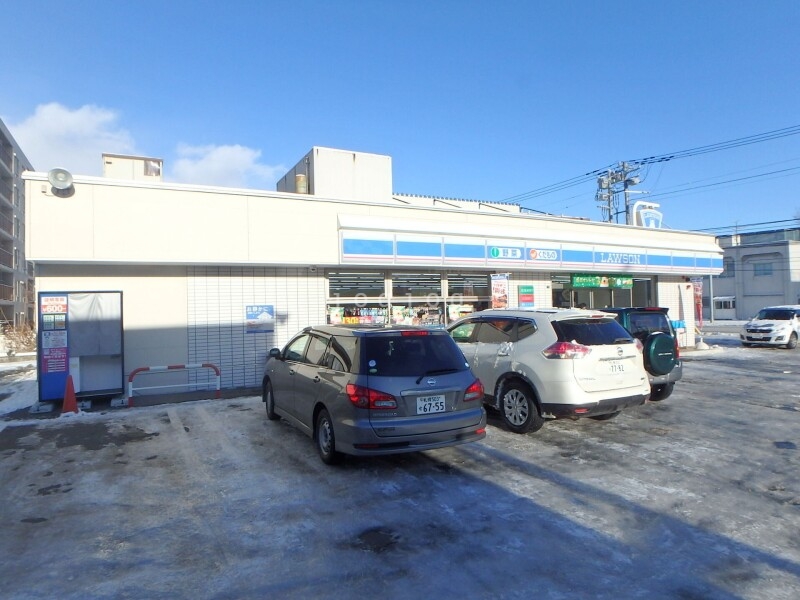 コンビニ　ローソン札幌八軒1東四丁目店（コンビニ）まで491m