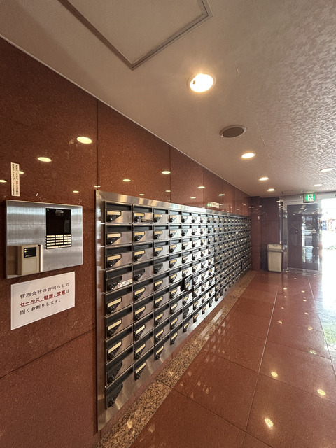 その他共有部分　落ち着いたエントランス。マンションを演出します。