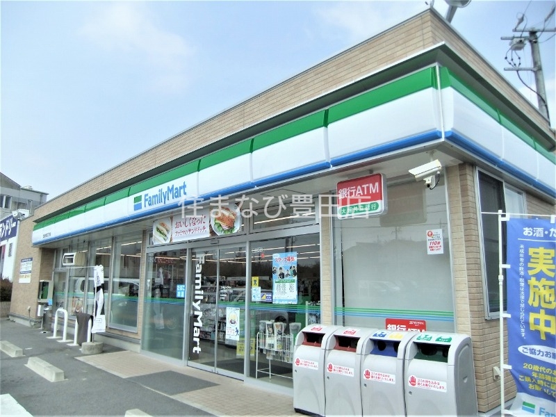 コンビニ　ファミリーマート三好丘旭三丁目店（コンビニ）まで301m