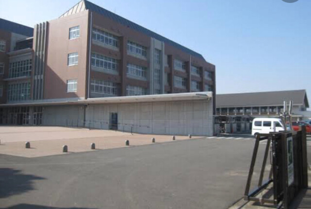 中学校　徳島市立川内中学校（中学校）まで581m