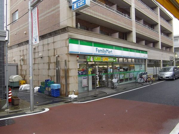 コンビニ　ファミリーマート（コンビニ）まで313m
