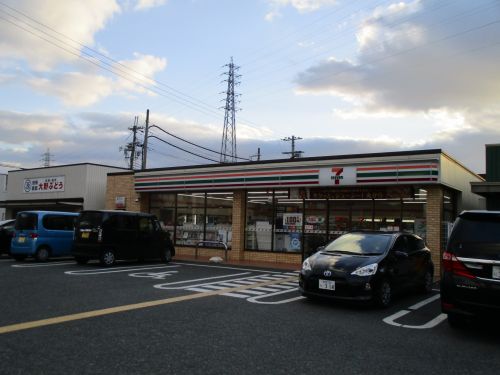コンビニ　セブン－イレブン 大阪狭山草沢店（コンビニ）まで580m