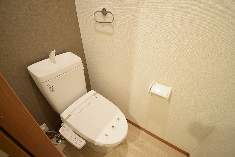 トイレ　※同タイプ角部屋の画像です