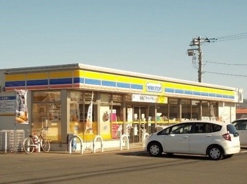 コンビニ　ミニストップ桶川小針領家店（コンビニ）まで740m