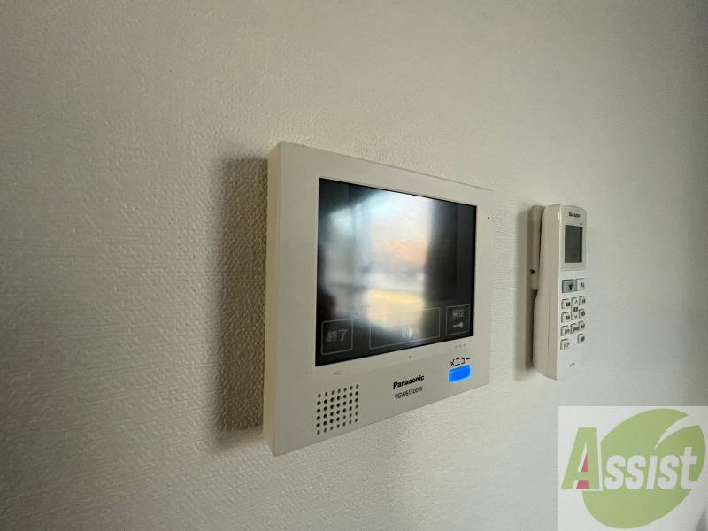 セキュリティ　ＴＶモニター付インターホンです。来客者の顔が見えるので安心！
