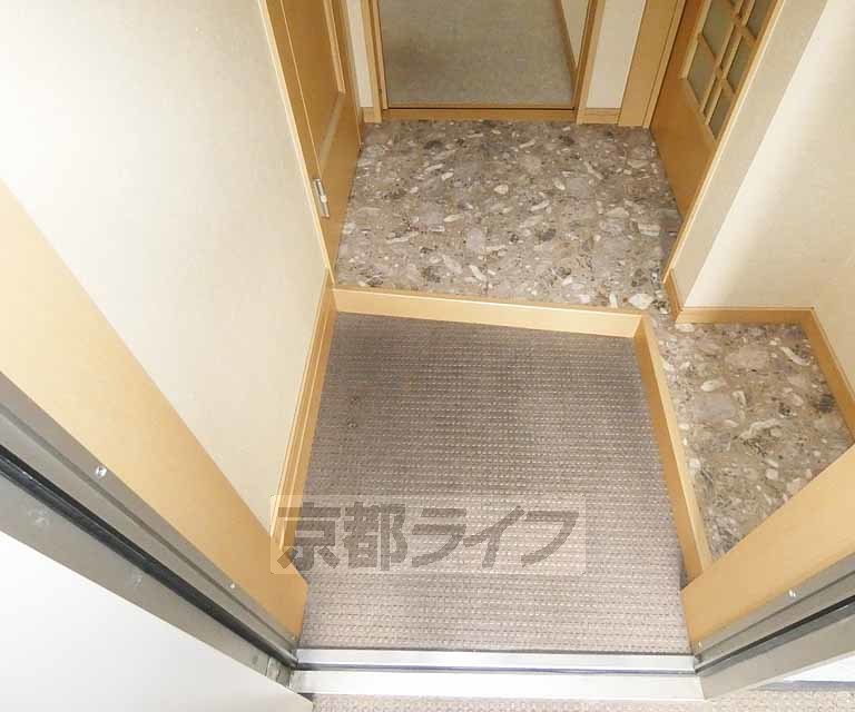 京阪本線 中書島駅 徒歩4分 4階建 築23年の玄関写真