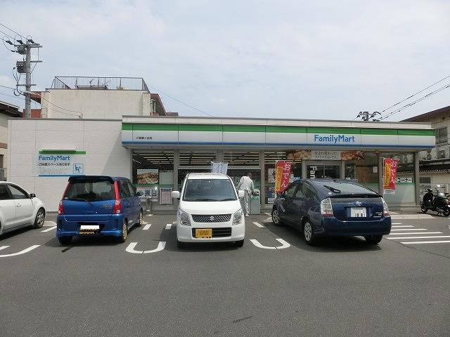 コンビニ　ファミリーマート小倉緑ヶ丘店（コンビニ）まで300m